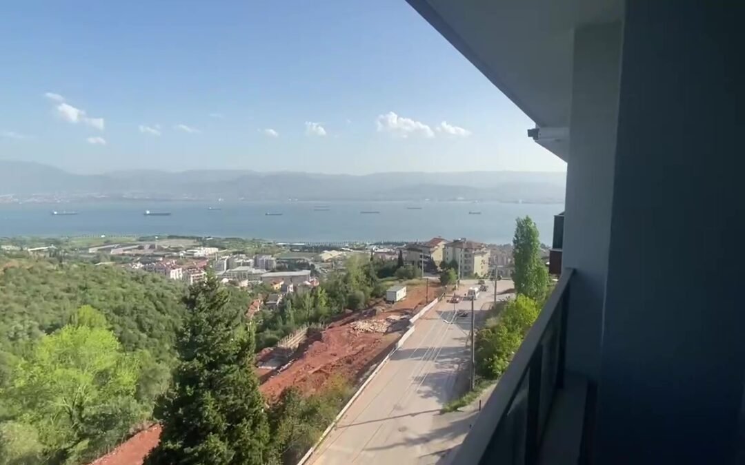 (B 131)  Deluxe Apartment With Sea View For Sale In İzmit