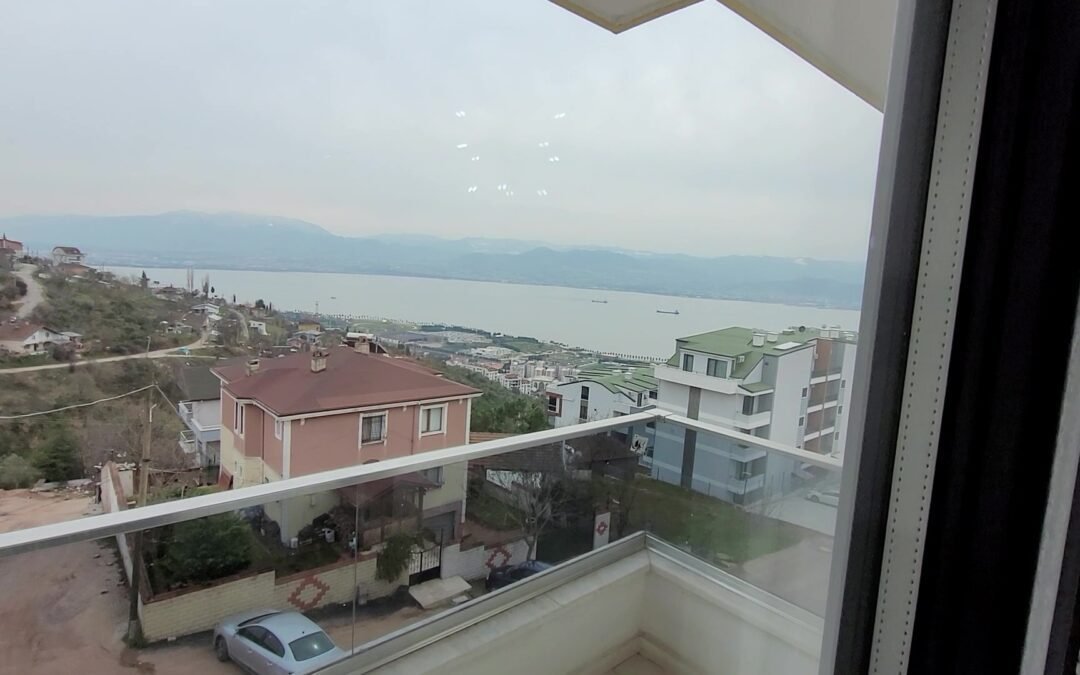 (B 212)  Amazing Apartment With Sea View For Sale In İzmit