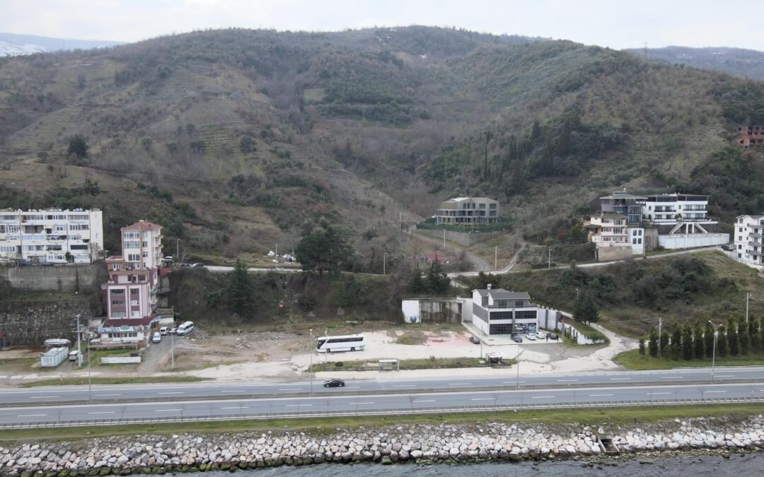 (B 220) Wonderful Building With Amazing View In Karamürsel