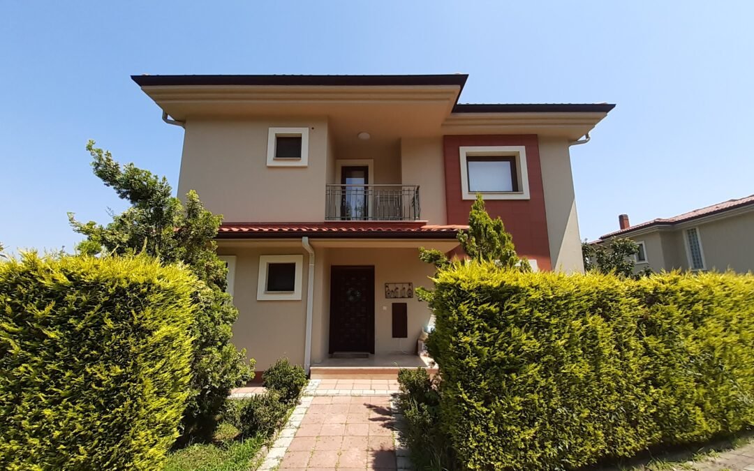 (B95) Luxury Villa with Mountain View in Kartepe For Rent