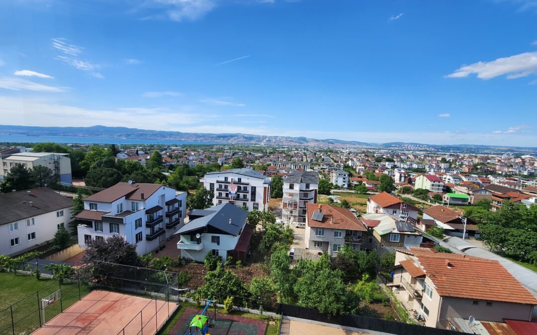 B 547 Real Estate Türkiye Apartment with royal design and finishing with sea view for sale in Izmit Bahçekli