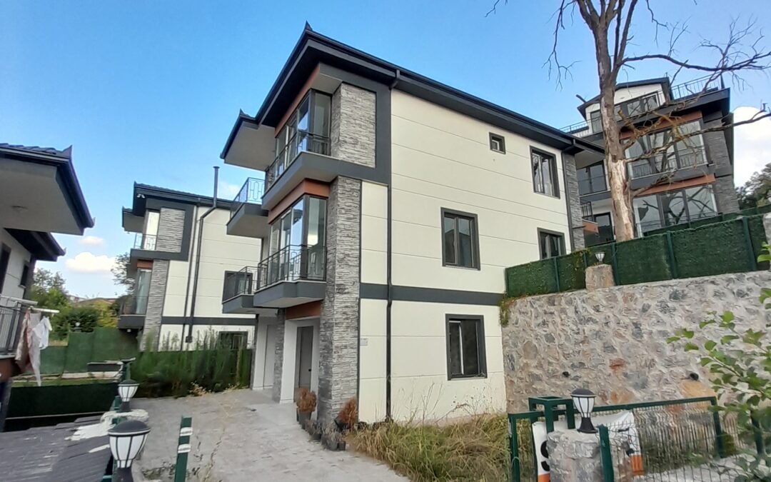 B 573 عقارات تركيا | فيلا جديدة مستقلة جميلة بإطلالة بحرية في باشيسكلى إزميت بسعر منافس