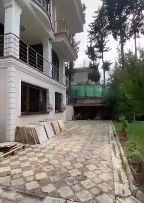 B 585 عقارات تركيا | فيلا مستقلة للبيع في إسطنبول | موقع هادئ ومساحة كبيرة 200 متر الى الساحل