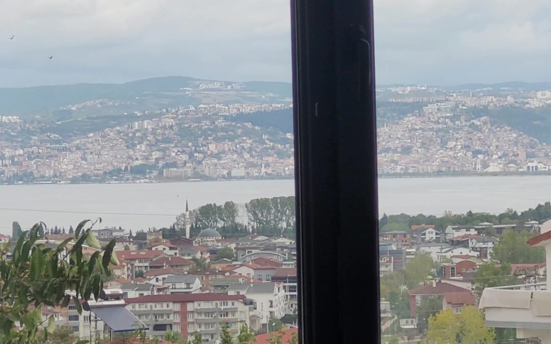 B 596 عقارات تركيا | شقة جديدة إطلالة بحرية ساحرة ومساحة مثالية وسعر مغري