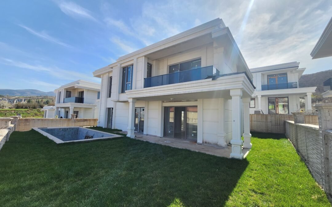 B 622 عقارات تركيا | فرصة ذهبية | للبيع العاجل | فيلا فاخرة بإطلاله بحر وغابة للبيع في باشيسكلى