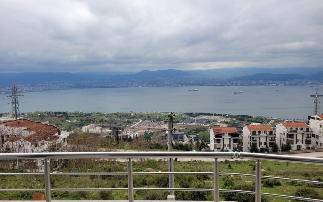 B 631 Apartment with the strongest sea view in Izmit for sale | Sea View Apartment For Sale in İzmit