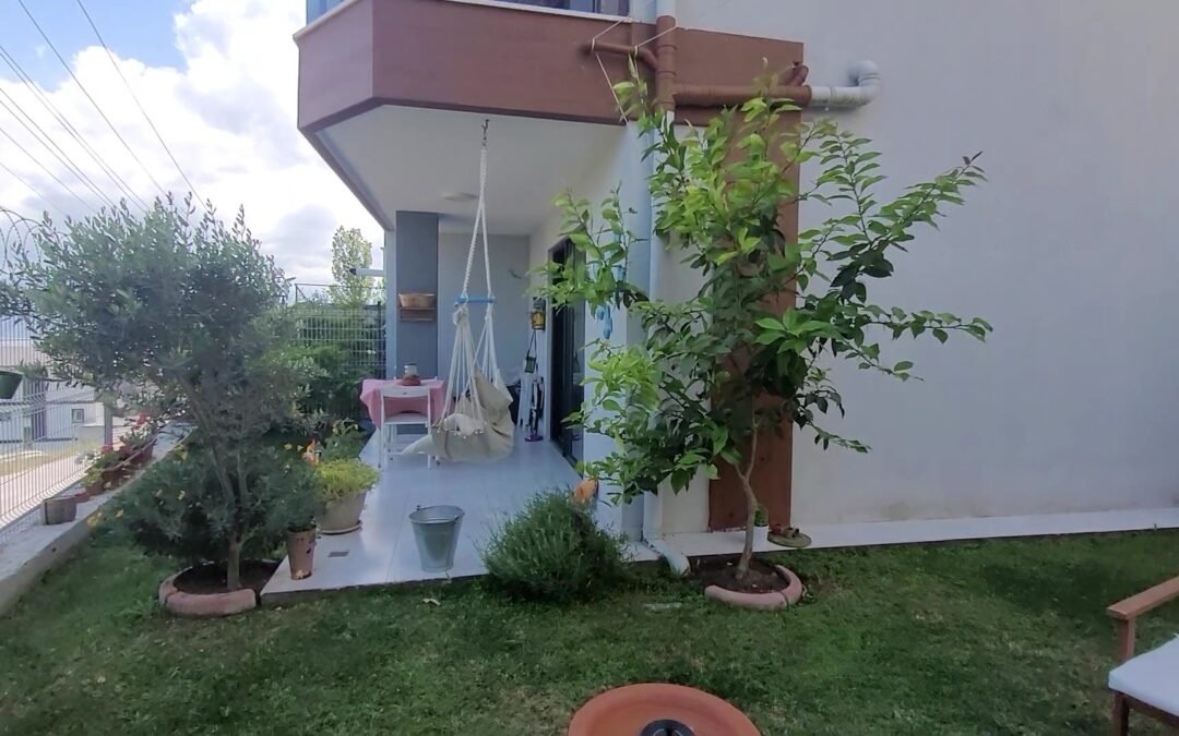 B 635 عقارات تركيا | شقة مع أقوى اطلالة بحرية وحديقة خاصة في ازميت للبيع