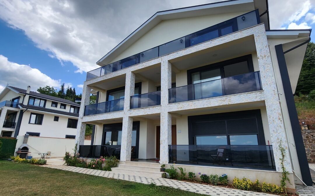 B 647 فيلا فاخرة بإطلالة بحيرة صبنجا وسط الطبيعة | 9 غرف نوم + مسبح خاص | فرصة لا تُعوّض في معشوقية