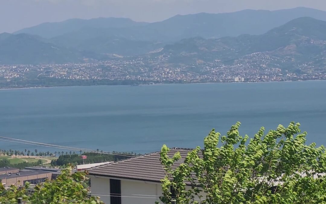 B 651 شقه بحديقه خاصه وإطلاله بحريه من كل الغرف